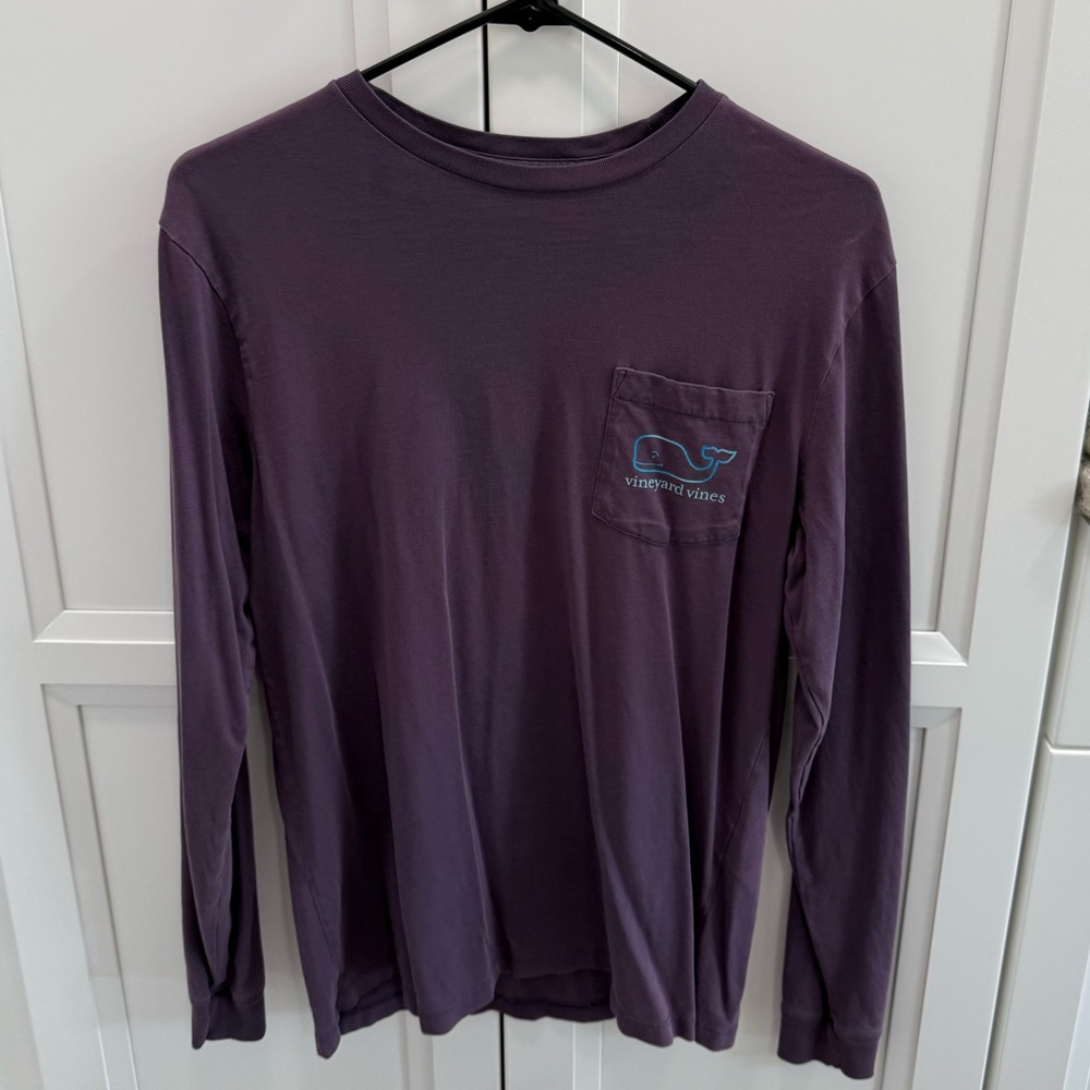 Vinyard Vines long sleeve shirt
Size- Small
Worn but took care of
